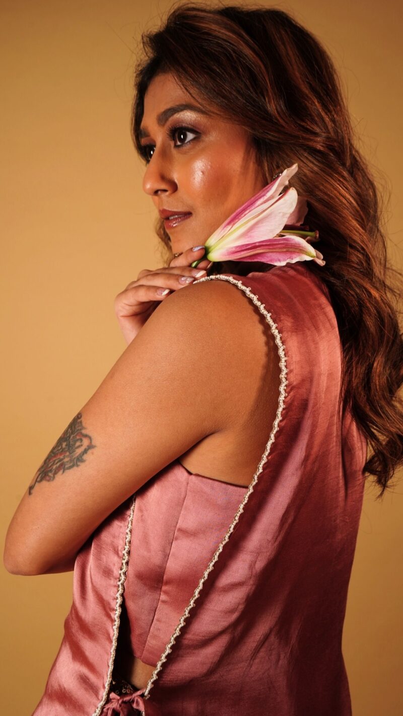 Bib and creasing skirt - Image 7