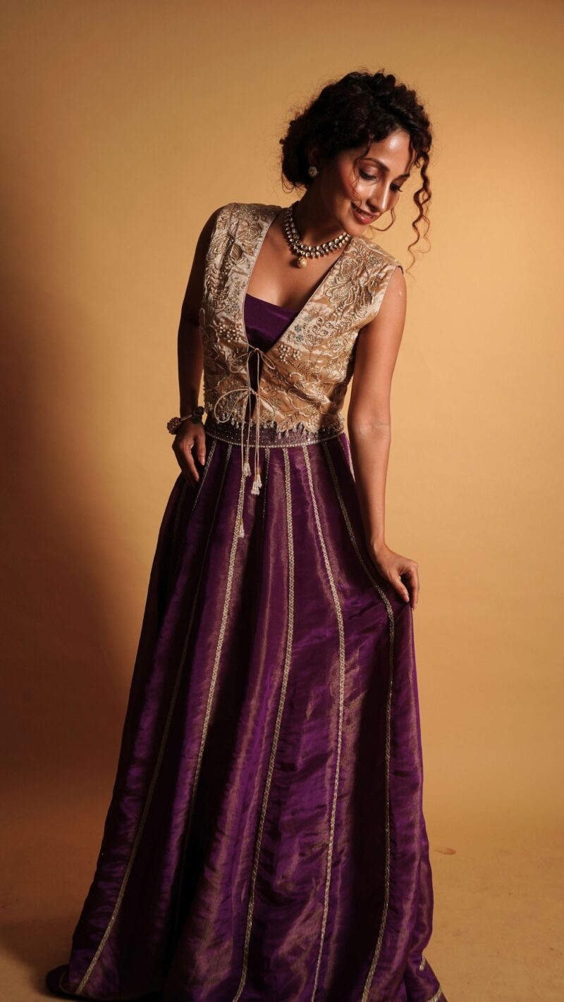 Golden jacket & skirt - Image 3