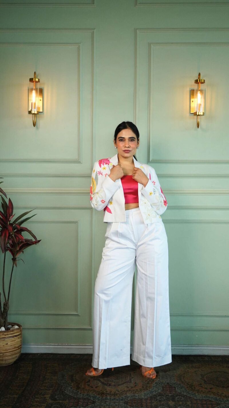 White pleated trouser